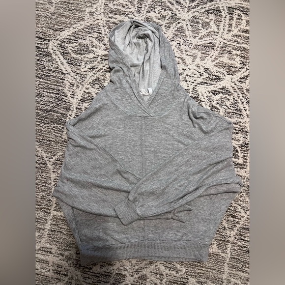 Urban Outfitters pullover - Picture 1 of 3